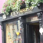 Greville Arms מלון 3*